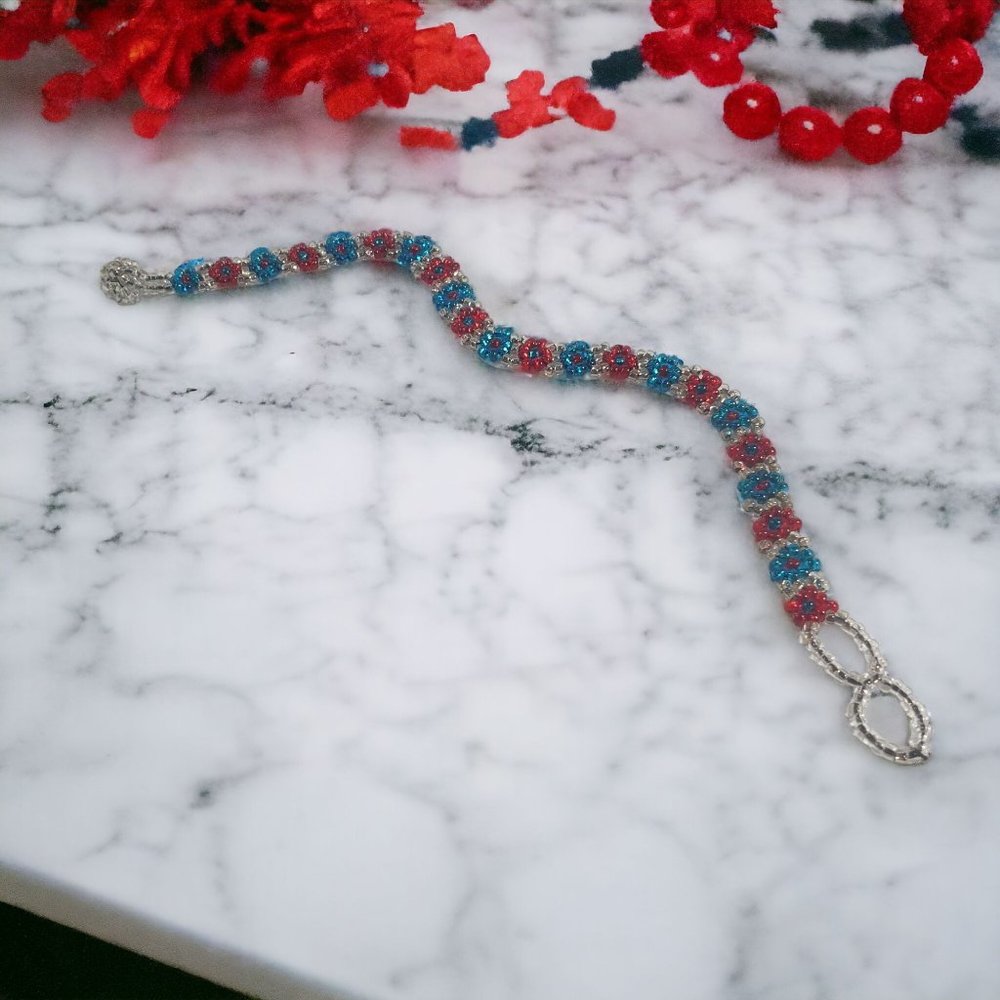 Handmade Beaded Daisy Seed Bead Women Bracelet 7" Red Blue Costume Jewelry